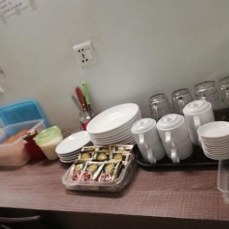 Hostel Latha Янгон Экстерьер фото