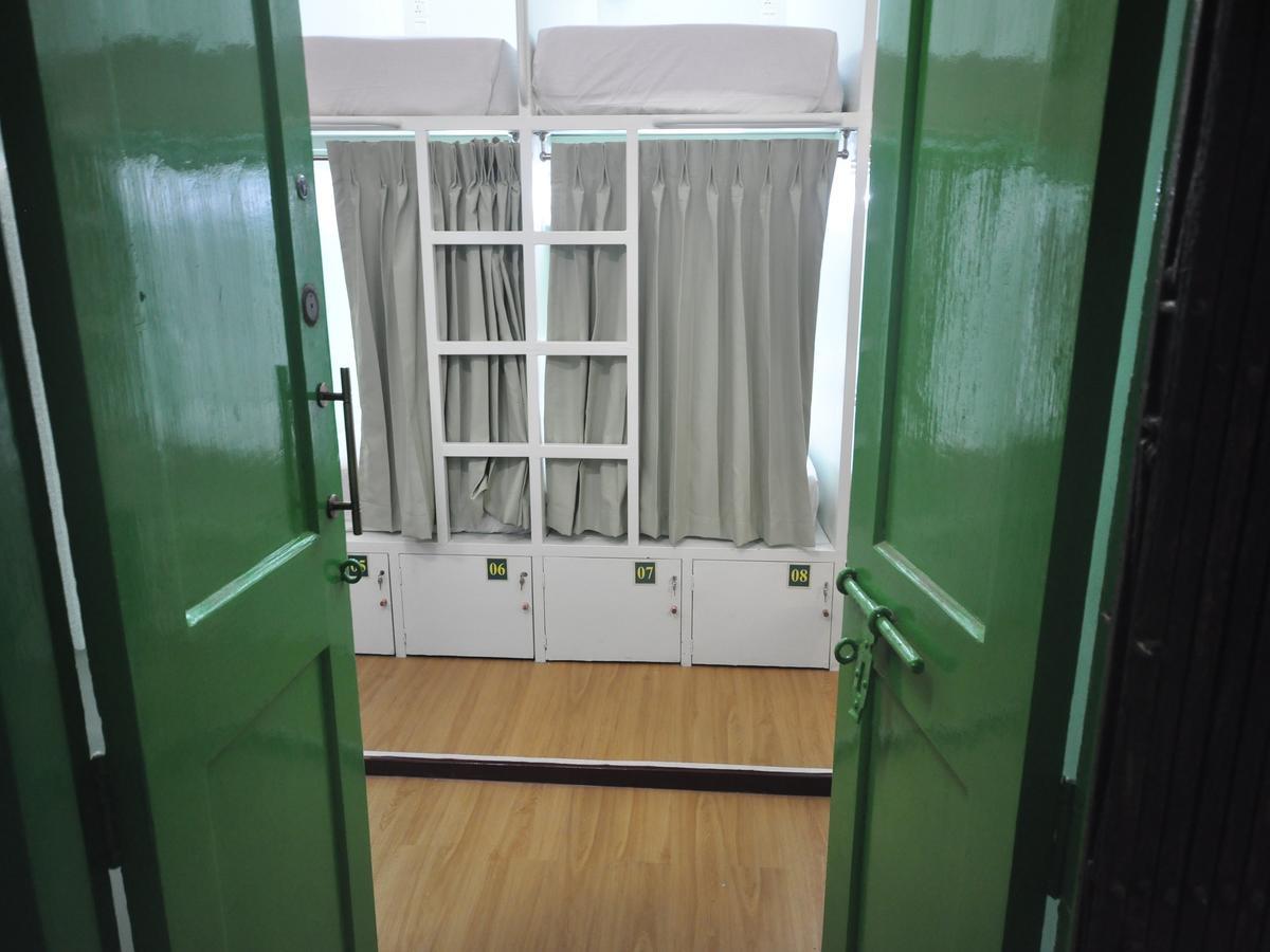 Hostel Latha Янгон Экстерьер фото