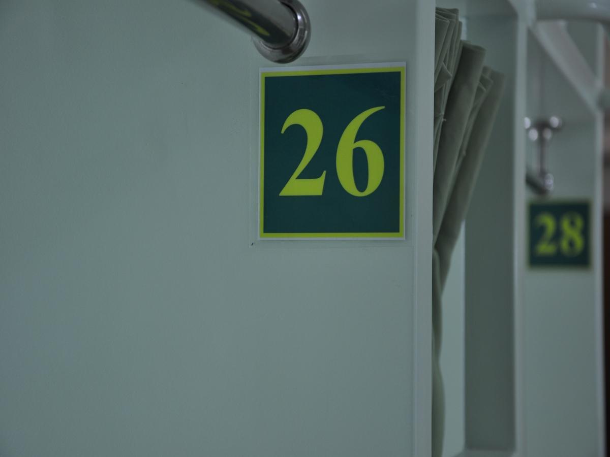 Hostel Latha Янгон Экстерьер фото
