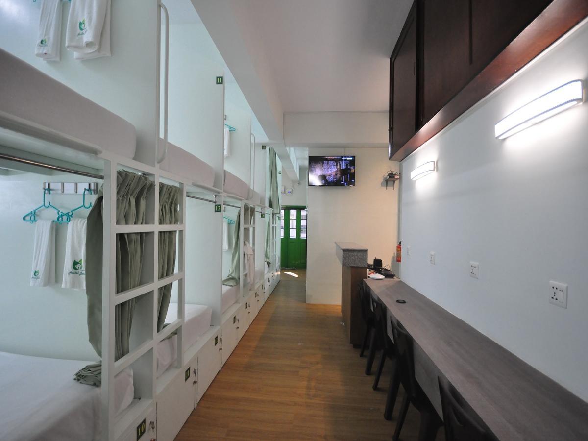 Hostel Latha Янгон Экстерьер фото