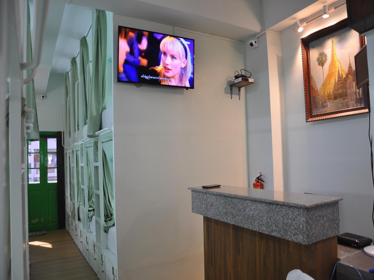 Hostel Latha Янгон Экстерьер фото