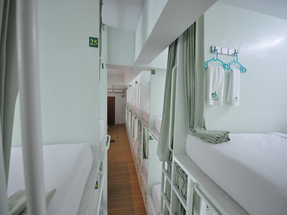Hostel Latha Янгон Экстерьер фото