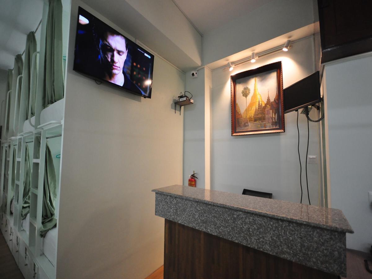 Hostel Latha Янгон Экстерьер фото