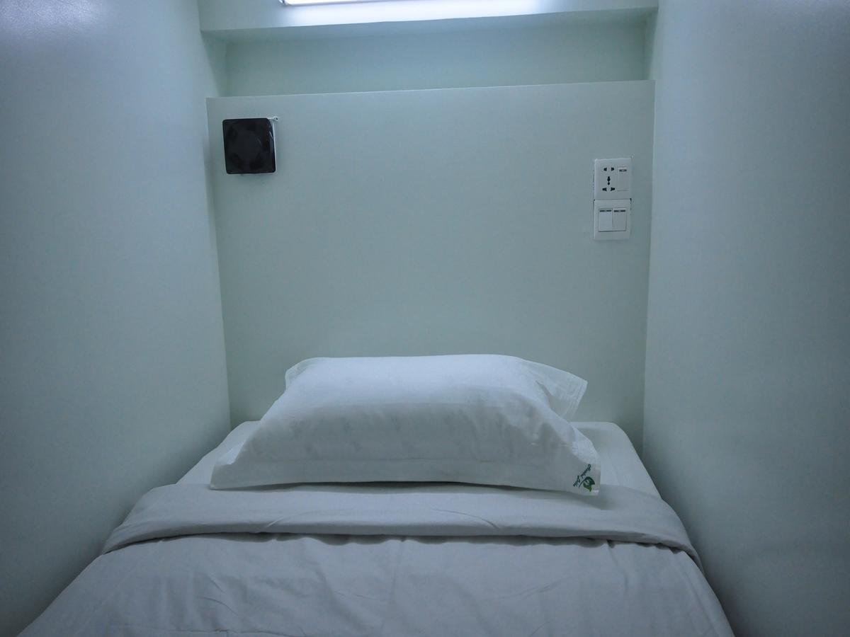 Hostel Latha Янгон Экстерьер фото
