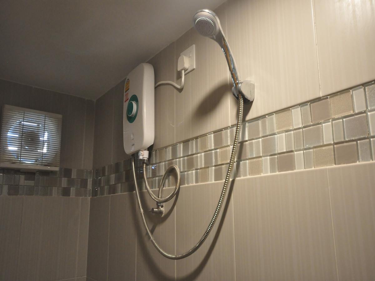 Hostel Latha Янгон Экстерьер фото