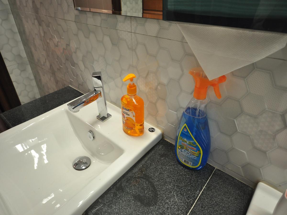 Hostel Latha Янгон Экстерьер фото