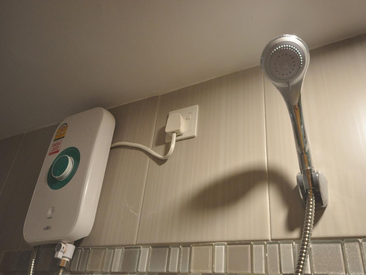 Hostel Latha Янгон Экстерьер фото