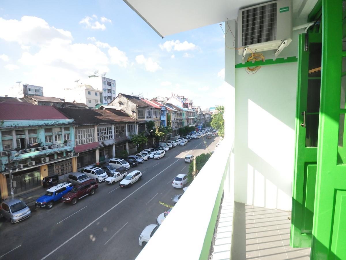 Hostel Latha Янгон Экстерьер фото